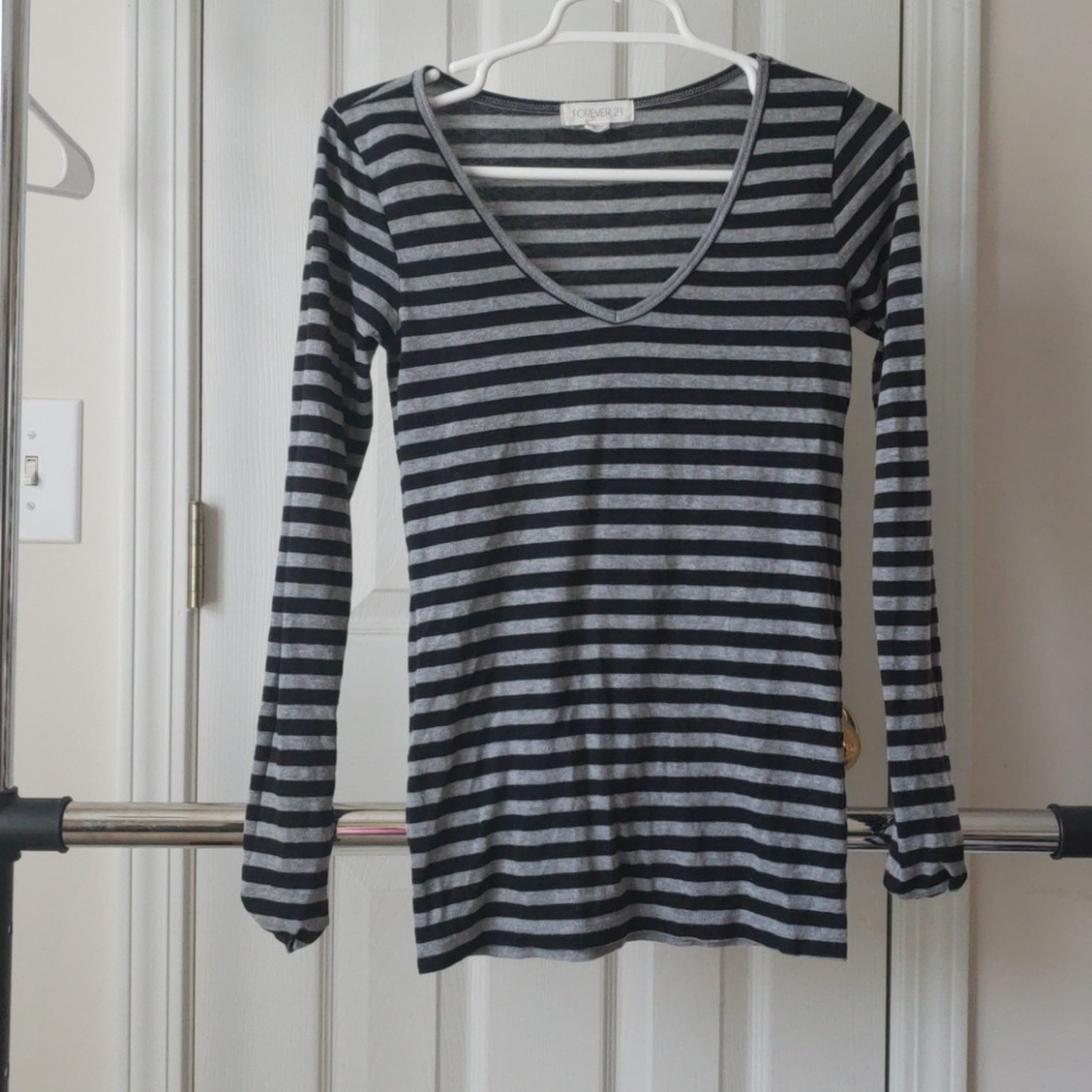 V neck tee